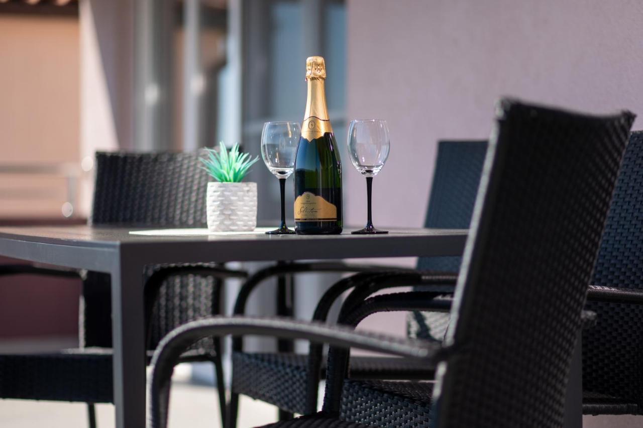 Euroholiday Apartments Турань Екстер'єр фото
